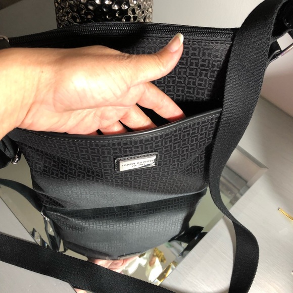 Tommy Hilfiger Flag Crossbody purse - Picture 4 of 8